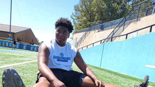 2024 defensive lineman Champ Thompson